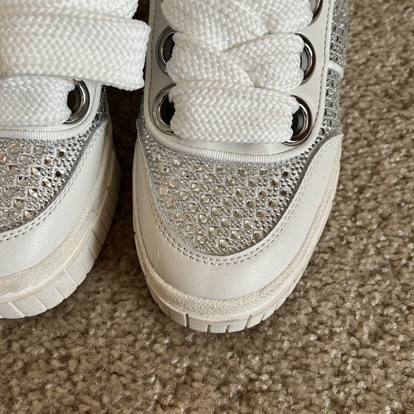 Gianni Bini after party white silver rhinestone sneaker platform over size laces - Picture 3 of 9